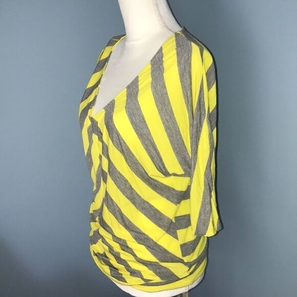 Hot! Gray and Yellow N Y & C Top!! - Picture 2 of 6